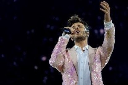 Blas Cantó reviu l'esperit de la seua àvia al videoclip de 'Voy a quedarme