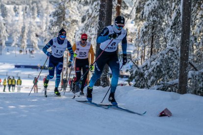 Jaume Pueyo, con el dorsal 8, en una de las últimas competiciones.