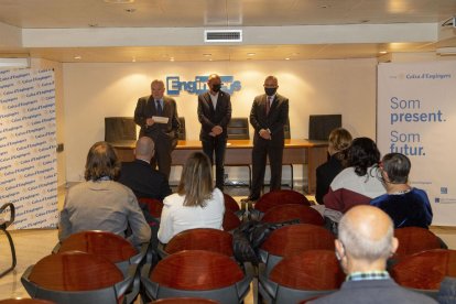 Un momento de la inauguración de la oficina de Caixa d’Enginyers.