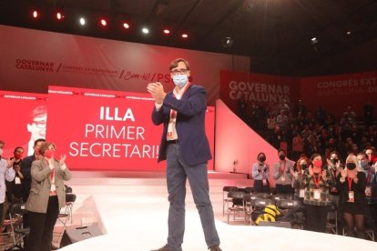 Illa, aplaudit pel partit després de ser nomenat secretari primer.