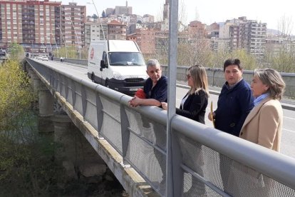 Visita del consistori a la zona del curs on s’actuarà.