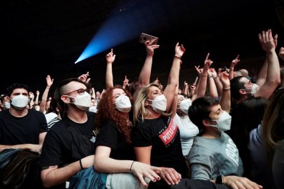 Público asistente en el concierto de Love of Lesbian.