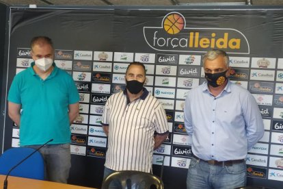 Joaquín Prado, Gustavo Aranzana y Albert Aliaga, ayer en la sala de prensa del Barris Nord.