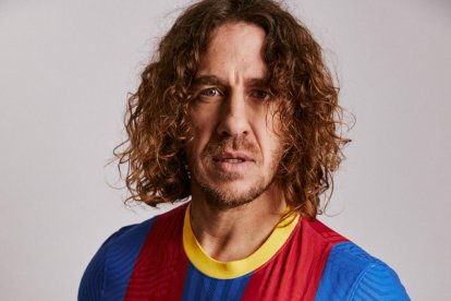 Carles Puyol és la imatge de la samarreta del Barça per al clàssic.