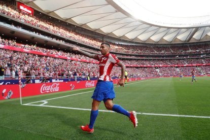 Miguel Ángel Correa celebra su gol ante los cerca de 25.000 espectadores del Wanda Metropolitano.