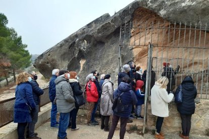 Visita al conjunto rupestre de la Roca dels Moros, en El Cogul, y cata de aceites