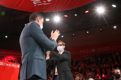 Pedro Sánchez y Salvador Illa, ayer durante el congreso del PSC celebrado en Barcelona. 