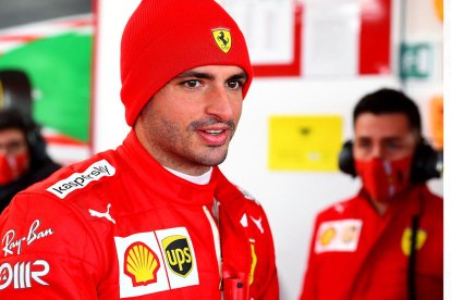 Carlos Sainz, ayer con su uniforme en Ferrari.