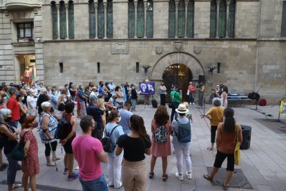 Vista de la concentració ahir en defensa de les dones afganeses a la plaça Paeria.