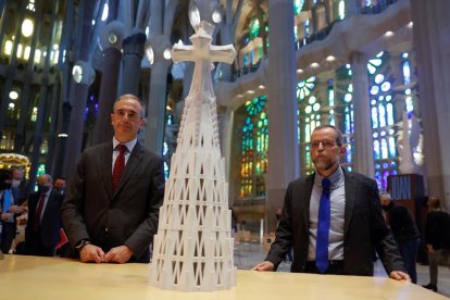 Imatge de la maqueta de la gran creu, que tindrà 17 metres d'altura.