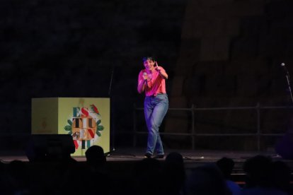 La còmica Raquel Hervás, ahir a l’espectacle ‘We Bitches’ a la plaça de la Sardana de la Seu Vella.