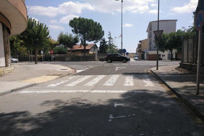 El paso de peatones con una sola rampa en Tàrrega. 