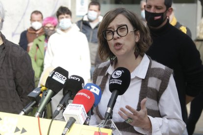 La diputada de la CUP, Eulàlia Reguant, ahir mentre anunciava la decisió de la formació.