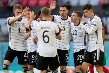 Els jugadors de la selecció alemanya celebren un dels gols.