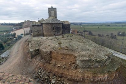 Reponen el muro del cementerio de Sant Esteve de Pelagalls