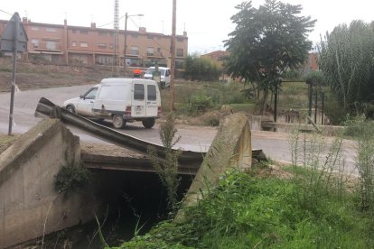 El puente que se sustituirá para dar mas cauce a La Femosa.