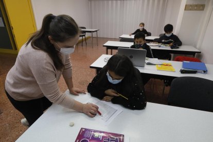 Una classe presencial ahir a l’acadèmia Versailles de Lleida.