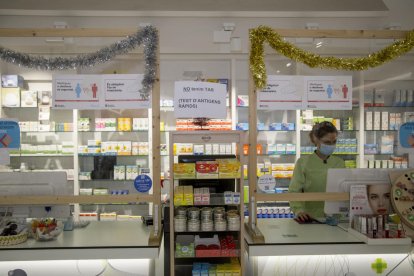 Una farmacia informa en un cartel que no dispone de test.