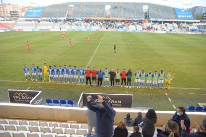 Després de la plantada dels jugadors a l'inici del partit, els aficionats han ocupat la llotja a la mitja part.