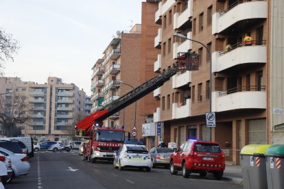 Bomberos y SEM accedieron a la vivienda por el balcón. 