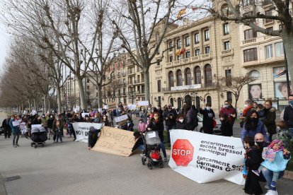 Imatge de la concentració de diumenge passat contra el tancament de les bressol i les noves taxes.