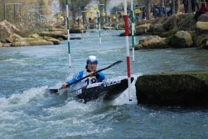 Laia Sorribes brilló ayer en su Ponts natal para alzarse con la victoria absoluta en kayac.