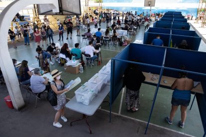 Un dels centres de votació de Santiago de Xile.