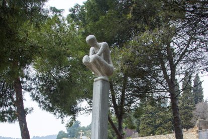 La columna con la figura escultórica en Vallbona de les Monges.