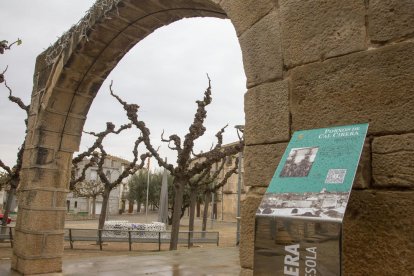 Un dels plafons informatius que s’han col·locat.