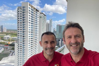 Sánchez Jara y Christiansen ayer en la terraza de un hotel de Panamá City.