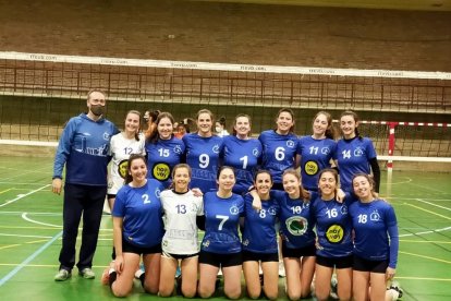 Las jugadoras del Cecell ayer en el Joan Oró.