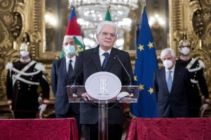 Mattarella en rueda de prensa tras las consultas con los partidos.