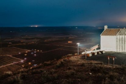 A l’esquerra de la foto, els fruiters il·luminats d’Aitona.