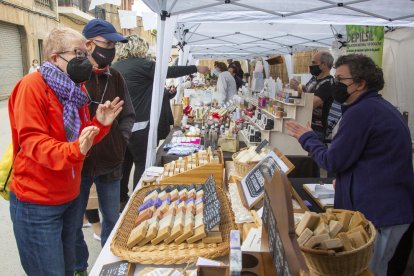 El certamen reunió a 15 artesanos de jabón y de cosmética natural y a una treintena de otros productos elaborados de forma artesanal. 