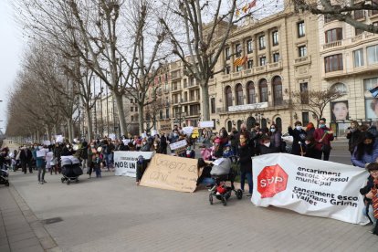 Protesta contra el tancament de les dos bressol del Clot diumenge.