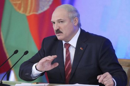 El presidente de Bielorrusia, Alexandr Lukashenko, se enfrenta a la presión de la Unión Europea.