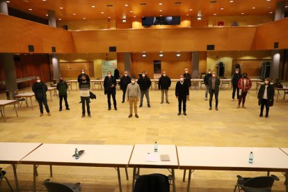 Participantes en la reunión de Alcarràs poco antes de dar inicio al encuentro.