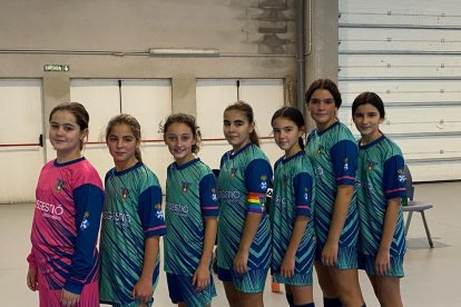 Un dels equips de futbol sala del club, amb la capitana lluint el braçalet.