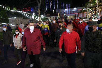 Nicolás Maduro alardeó de los resultados del domingo y pidió abrir diálogo con la oposición.