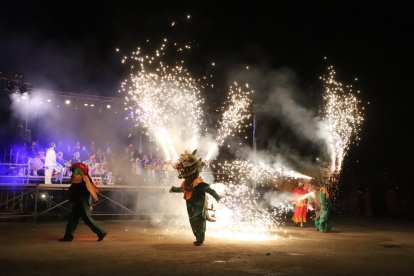 Actuación de Emlan en la plaza de la Sardana, en la Seu Vella. 