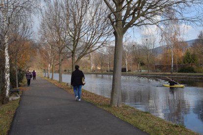 El cadáver de la mujer fue hallado flotando en el canal de aguas tranquilas del Parc del Segre. 