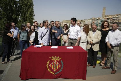 El dia de la firma del pacte tripartit, fa dos anys.