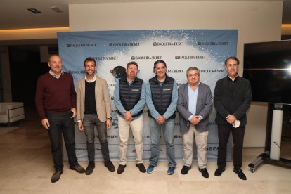 Ubeira (tercero por la izquierda) ayer en la presentación en Lleida de la nueva temporada de Baqueira.