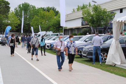 El Salón del Automóvil volvió a ocupar el recinto de las piscinas municipales. 