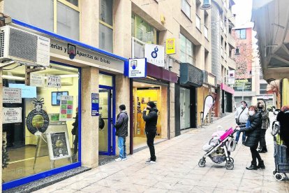 Cues ahir al matí a l’administració de Tàrrega.