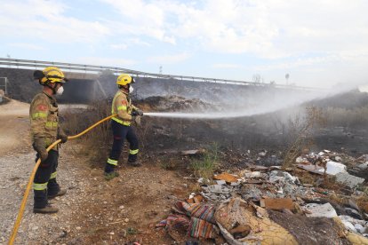 Sufoquen un incendi de vegetació als afores de la Bordeta