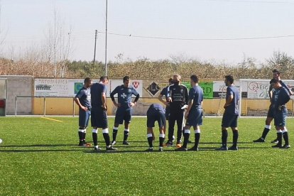 El Borges, que entrena Manel Cazorla, durant un entrenament a Juneda al tenir el camp en obres.