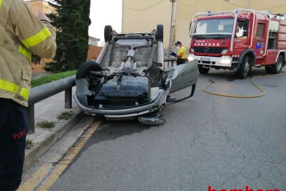 Un conductor ebri bolca en una plaça de Magraners