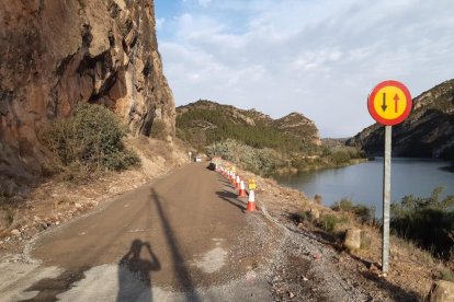 Imagen ayer de la carretera reabierta entre Sant Llorenç de Montgai y Camarasa. 