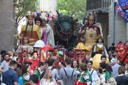 El Marraco, junto a los gigantes durante el seguici de la Festa Major.